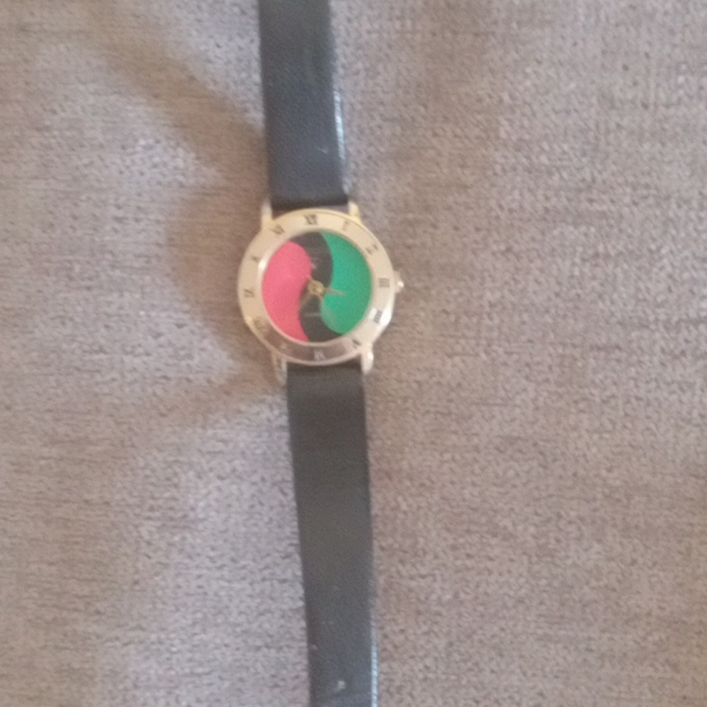 Gorgeous GUCCI Vintage black leather band watch. - Picture 5 of 8